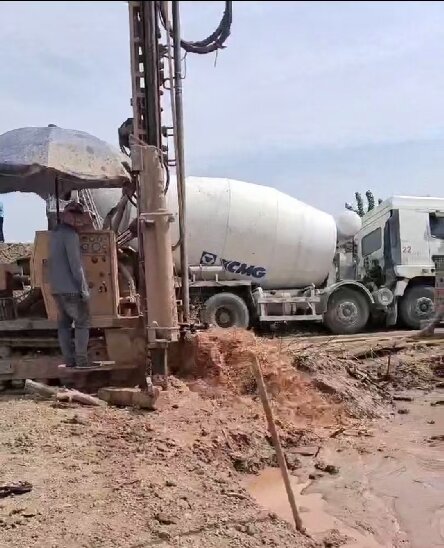 应城岩石井施工